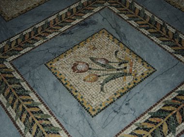 Ziyaret katı, mozaik. Ein Karem, İsrail.