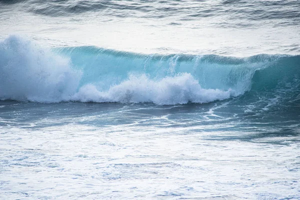 Güzel Mavi Okyanus Dalga Tüpü — Stok fotoğraf