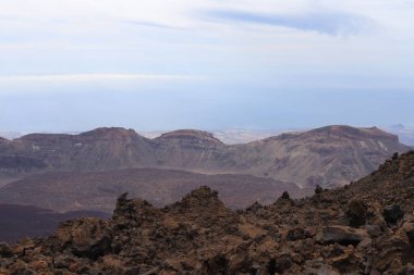 Teide National 'da gün batımında dağ volkanı.