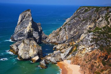 Portekiz 'de Cabo de Roca sahilinde. Ursa Sahili.