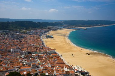 Avrupa, Portekiz, Nazare. Nazare bayırı, ünlü bir sörf noktası.