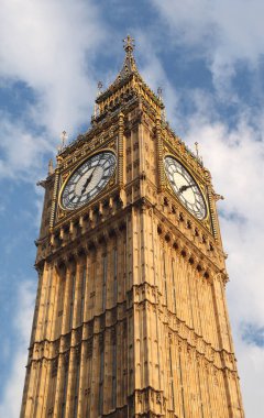 Big Ben, Londra 'da Gotik tarzında ünlü bir İngiliz saat çanlarıdır. Big Ben, Londra 'nın en ünlü simgelerinden biridir.