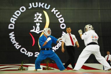 MOSCOW - 19 Şubat 2011 'de Rusya' nın başkenti Moskova 'da düzenlenen 2011 Dünya Kupası 2011 KUDO' da dövüşçüler yerlerini aldı. Savaşçılar Moğolistan 'dan Ontgontseren ve Azerbaycan' dan Guliyev.