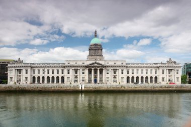 İrlanda, Dublin 'de gümrük binasının güney cephesi