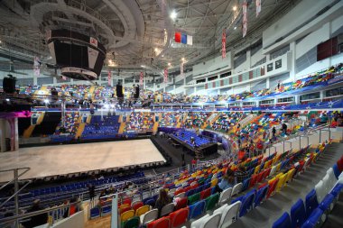 İzleyiciler 28 Mart 2010 'da Moskova, Rusya' da Megasport spor kompleksi buzda diziyi izliyorlar. Dünya Artistik Patinaj Şampiyonası, 24 Nisan - 1 Mayıs 2011 tarihleri arasında Megasport 'ta düzenlenecek.