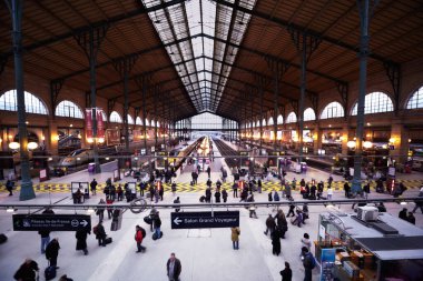 PARIS - 31 ARALIK Gare de Est - 31 Aralık 2009, Paris, Fransa. Paris 'in yedi istasyonundan biri, Fransa' nın doğu istikametine hizmet ediyor..
