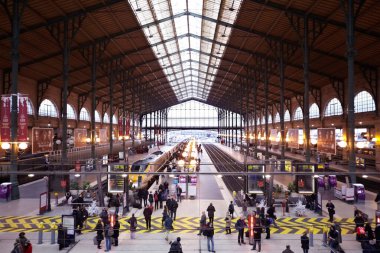 PARIS - 31 ARALIK Gare de Est - 31 Aralık 2009, Paris, Fransa. Paris 'in yedi istasyonundan biri, Fransa' nın doğu istikametine hizmet ediyor..