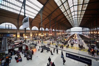 PARIS - 31 ARALIK Gare de Est - 31 Aralık 2009, Paris, Fransa. Paris 'in yedi istasyonundan biri, Fransa' nın doğu istikametine hizmet ediyor..