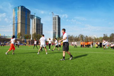 MOSCOW - 26 Eylül 2010 'da Rusya' nın başkenti Moskova 'da bulunan Yantar stadyumunda Fitness Holding Fitness Holding' den işçiler futbol oynuyorlar..