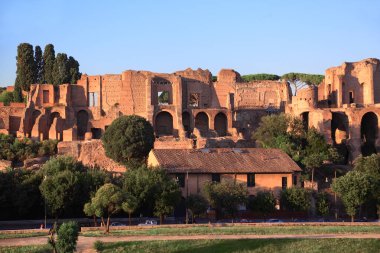 İtalya, Roma 'daki Thermes de Caracala harabeleri bugün bile büyük bir etki yaratıyor.
