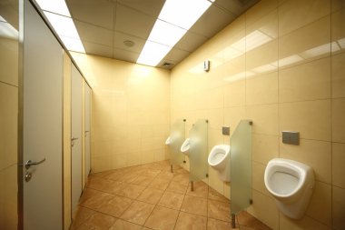 umumi tuvaletlerdeki tuvalet ve kapılar, yerdeki ve duvarlardaki sarı fayanslar