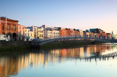 Yarım penny Köprüsü 1816 'da Dublin, İrlanda' da Liffey Nehri üzerinde inşa edilmiş..