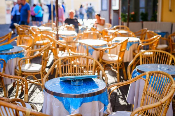 Straße Mit Restauranttischen Freien Italien — Stockfoto