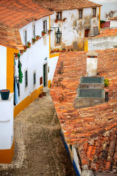 Vista Superior Techos Rojos Tranquila Calle Pueblo Medieval Obidos Portugal — Foto de Stock