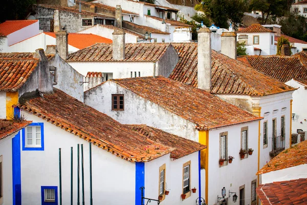 위쪽에 보이는 Red Roof Quiet Street Middle Village Obidos Portugal — 스톡 사진