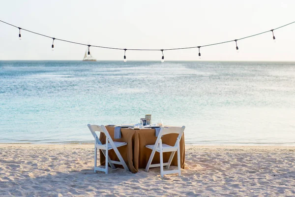 Romantický Luxusní Večeři Nastavení Tropické Pláži Sunset — Stock fotografie