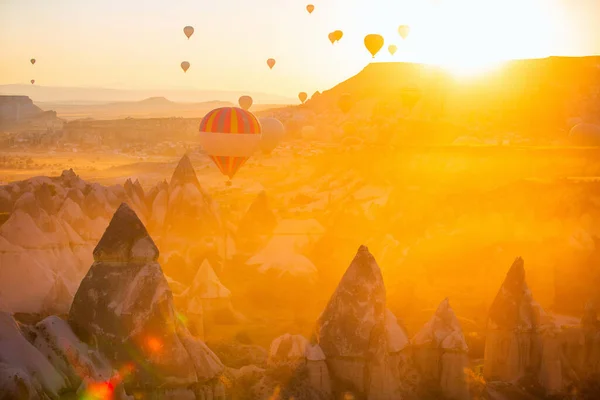 Gorgeous Sunrise Scenery Hot Air Balloons Flying Love Valley Rock — Foto de Stock