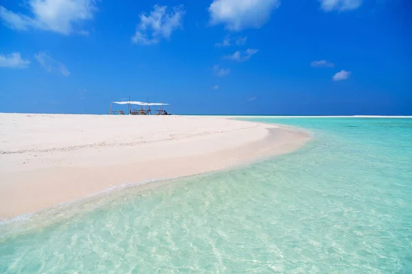 Ohromující Tropická Pláž Tyrkysový Oceán Exotickém Ostrově Maledivách — Stock fotografie