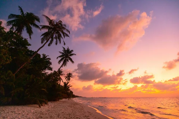 Όμορφο Ηλιοβασίλεμα Πάνω Από Την Τροπική Θάλασσα Στις Μαλδίβες — Φωτογραφία Αρχείου