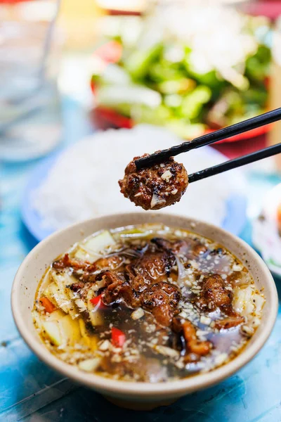 Bun Cha Traditionell Vietnamesisk Maträtt Med Grillat Fläsk Och Risnudlar — Stockfoto