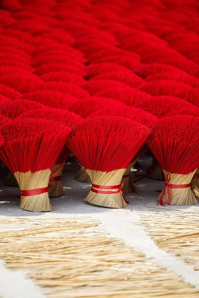 赤香はベトナムのハノイ近くの村で乾燥した屋外スティック — ストック写真