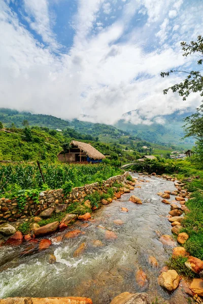 Όμορφο Τοπίο Της Βόρειας Υπαίθρου Βιετνάμ Βουνά Και Ποτάμι — Φωτογραφία Αρχείου