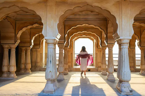 Widok Tyłu Młodej Kobiety Amer Fort Jaipur Indie — Zdjęcie stockowe
