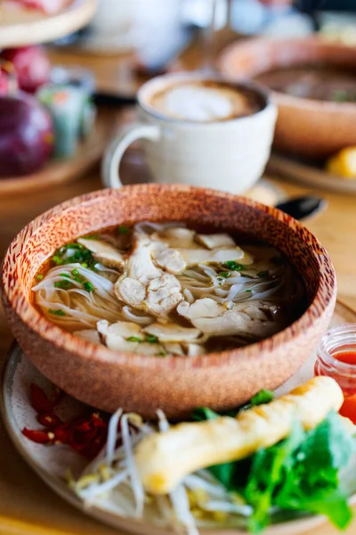 Pho Єтнамський Суп Свіжої Рисової Локшини Куркою Стокове Зображення
