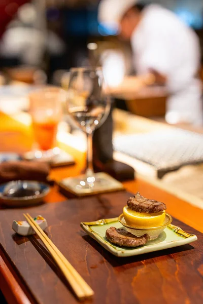 Carne Kobe Japonesa Servida Restaurante Imágenes De Stock Sin Royalties Gratis