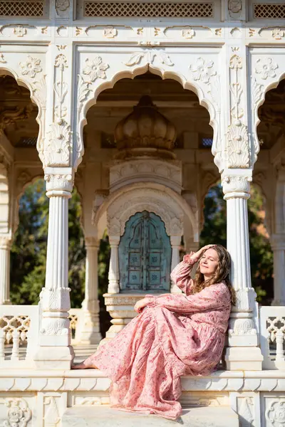 Mulher Bonita Desfrutando Férias Jodhpur Índia Visitando Jaswant Thada Fotografias De Stock Royalty-Free