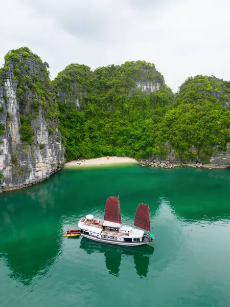 Pemandangan Indah Dari Atas Pulau Pulau Halong Bay Vietnam Stok Foto Bebas Royalti