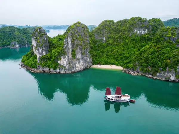 Pemandangan Indah Dari Atas Pulau Pulau Halong Bay Vietnam Stok Lukisan  