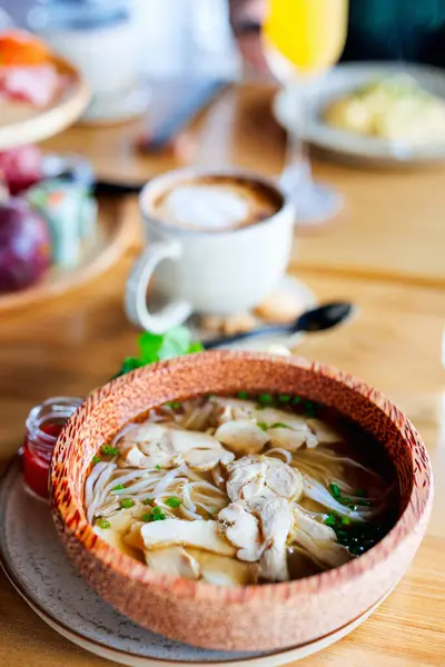 Pho Vietnami Friss Rizs Tésztaleves Csirkével Stock Kép