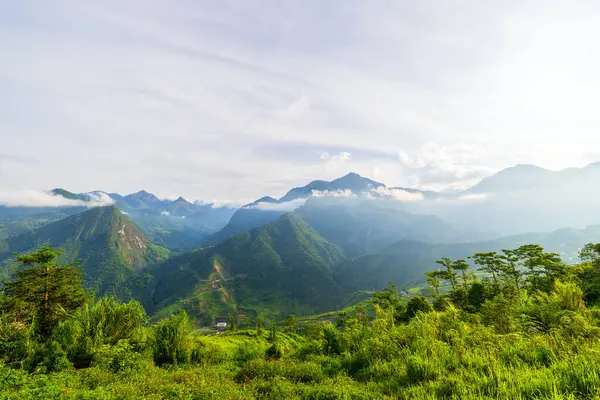 Atemberaubende Landschaft Mit Bergen Und Reisterrassen Norden Vietnams lizenzfreie Stockfotos