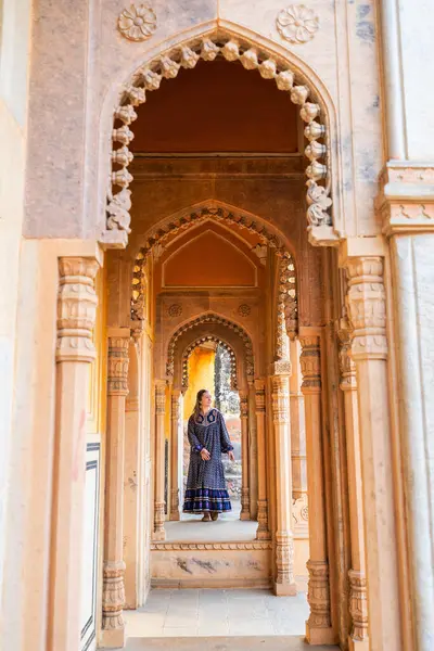 Schöne Frau Genießt Urlaub Jaipur Indien Stockbild