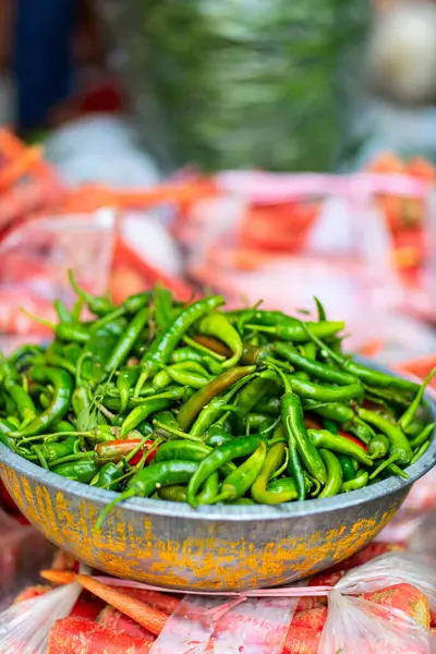 Grüne Chilischoten Auf Dem Gemüsemarkt Jaipur Indien Stockbild