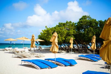 Idyllic tropical beach with white sand and turquoise ocean water on Aruba island in Caribbean