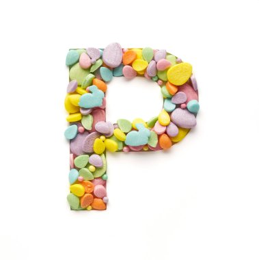 Büyük harf beyaz arka planda Paskalya yumurtası şeklinde şekerlemelerden oluşur..