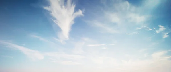 Drámai Felhők Nyári Ultramarin Szabadban — Stock Fotó