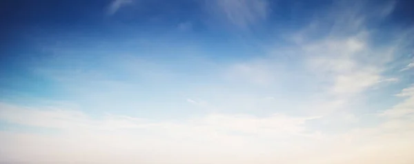 Δραματικός Ουρανός Και Σύννεφα Καλοκαίρι Ultramarine Εξωτερική — Φωτογραφία Αρχείου