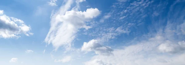 Ουρανός Και Σύννεφα Ατμόσφαιρα Φόντο Μπλε Χρώματα — Φωτογραφία Αρχείου