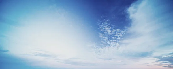 Lucht Bewolkt Zomerpanorama Buitenachtergrond — Stockfoto