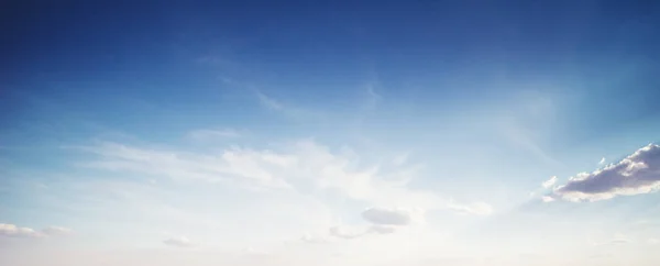 องฟ าและเมฆพาโนรามาเขตร ธรรมชาต กลางแจ — ภาพถ่ายสต็อก