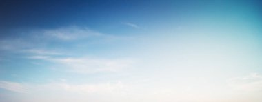 Gökyüzü ve bulutlar. Parlak hava