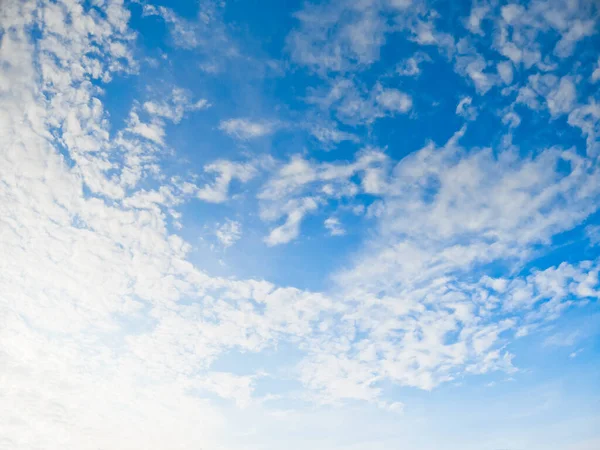 Ουρανός Πρωί Σύννεφα Όμορφη Υπαίθρια Καλοκαιρινή Πανόραμα — Φωτογραφία Αρχείου