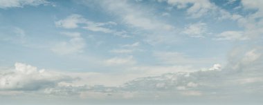Gökyüzü ve bulutlar tropikal panorama. Doğa arka plan