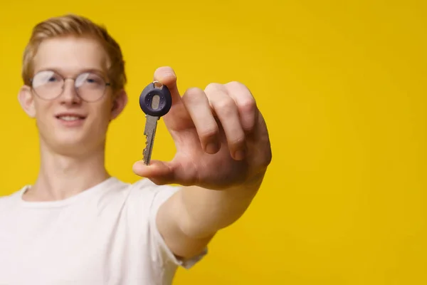 Cheerful Young Man Glasses Holding Key Property Apartment Bright Yellow — Stock Photo, Image