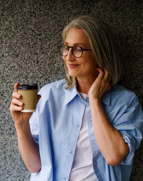 Joyful Stylish Senior Woman Coffee Cup Her Hand Standing Wall — Stock Photo, Image