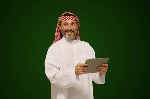 Arab Muslim Man Holds Digital Tablet Concept Online Communication Global — Stock Photo, Image