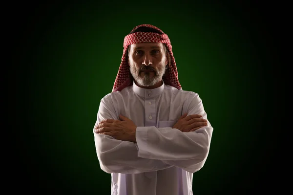 Homem Árabe Roupas Islâmicas Tradicionais Imerso Cultura Sharia Com Ênfase — Fotografia de Stock